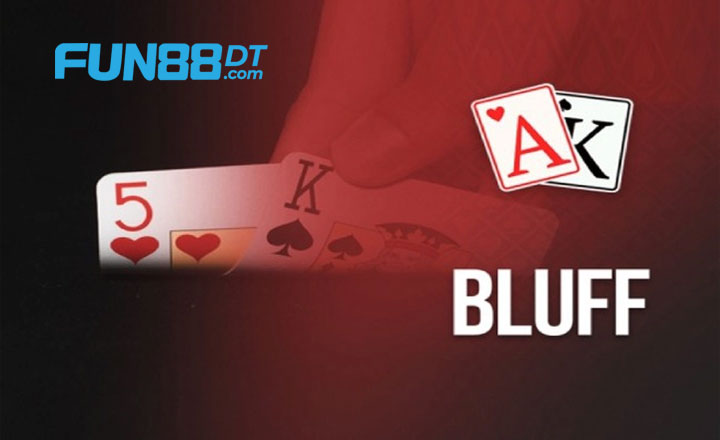 Bluff-trong-poker-la-gi